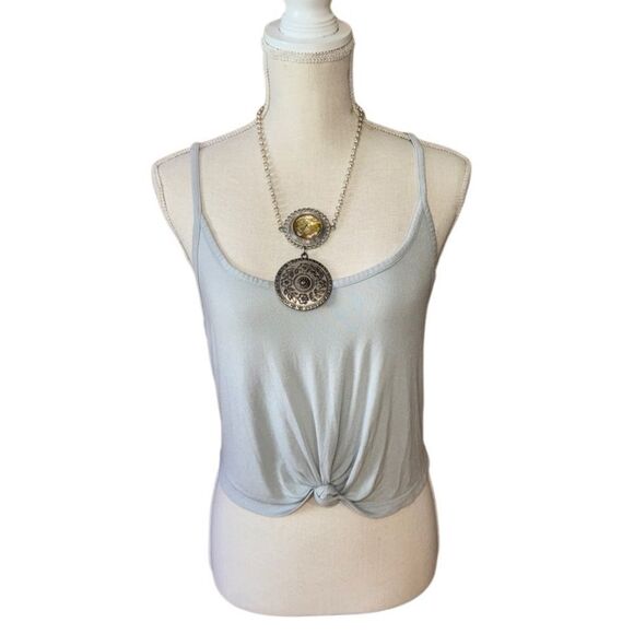 Me to We Women's Knotted Crop Tank Top in Light Gray Size Medium - Picture 2 of 5